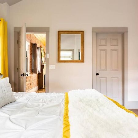 2Br Home W Parking Downtown Charm In Full Bloom! 土桑 外观 照片
