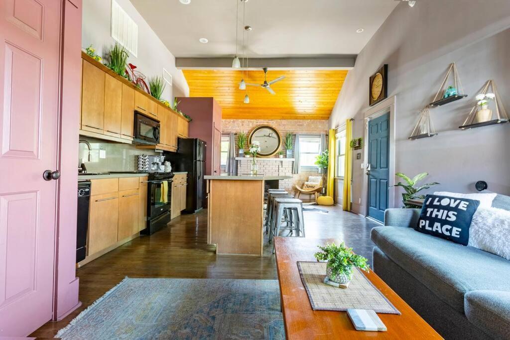2Br Home W Parking Downtown Charm In Full Bloom! 土桑 外观 照片
