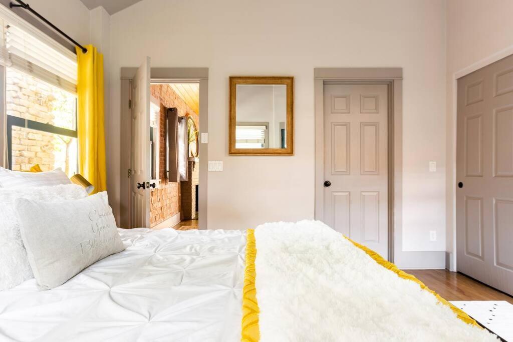2Br Home W Parking Downtown Charm In Full Bloom! 土桑 外观 照片