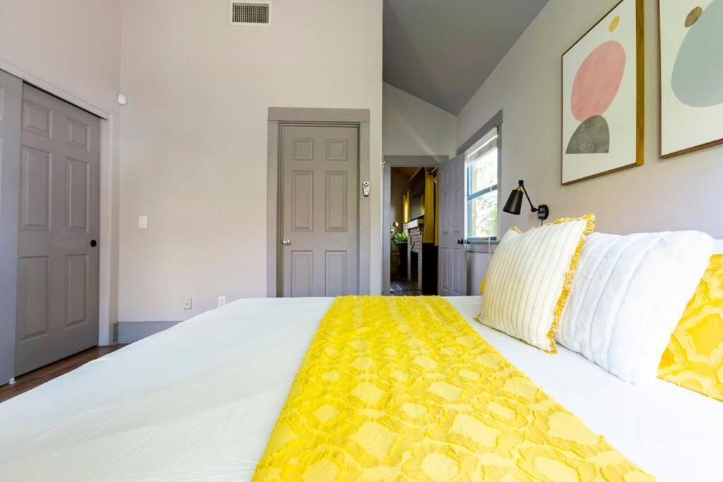 2Br Home W Parking Downtown Charm In Full Bloom! 土桑 外观 照片