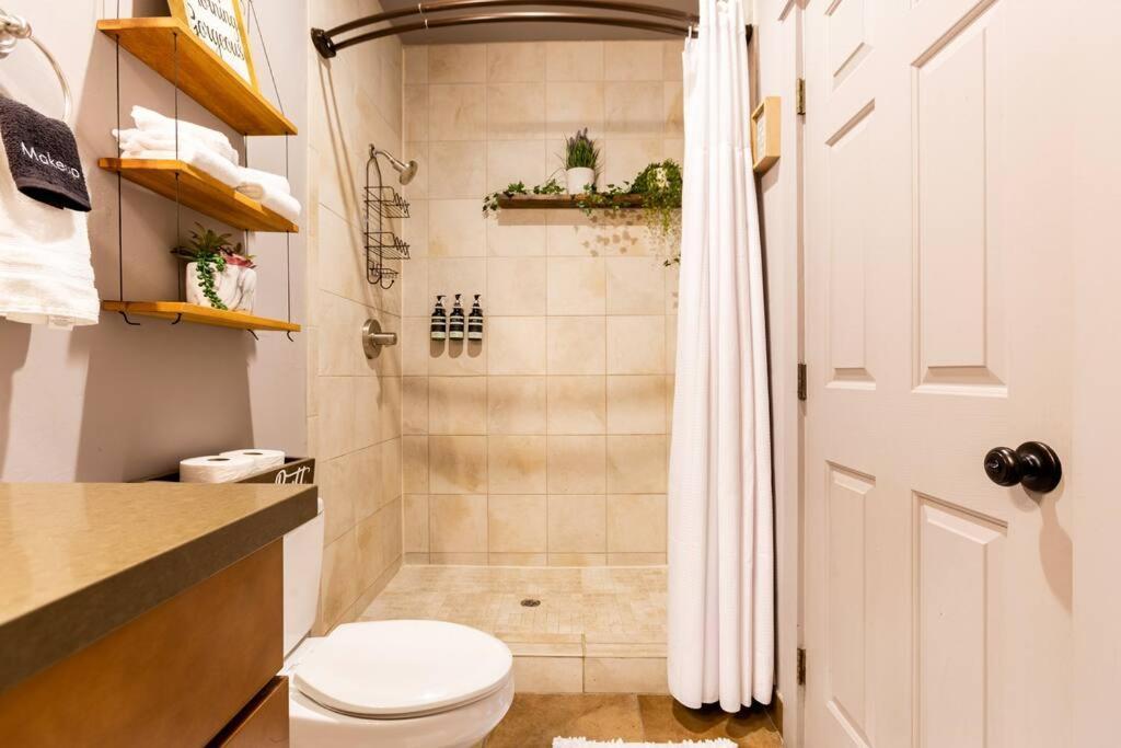 2Br Home W Parking Downtown Charm In Full Bloom! 土桑 外观 照片