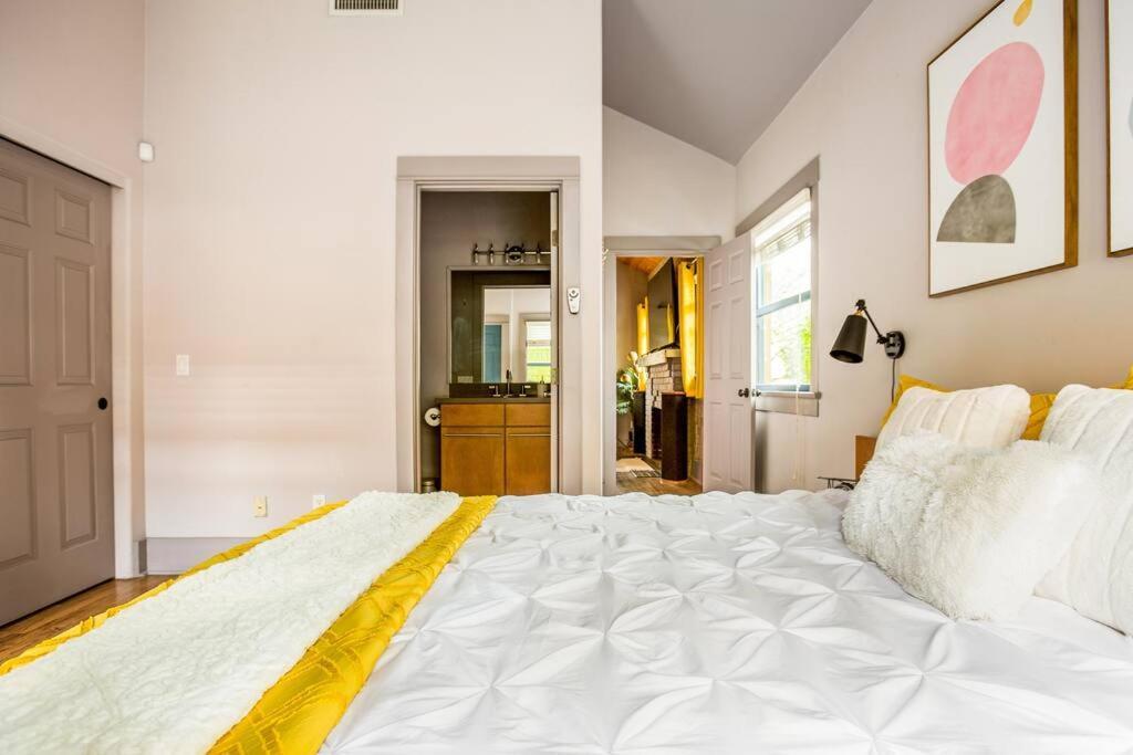 2Br Home W Parking Downtown Charm In Full Bloom! 土桑 外观 照片