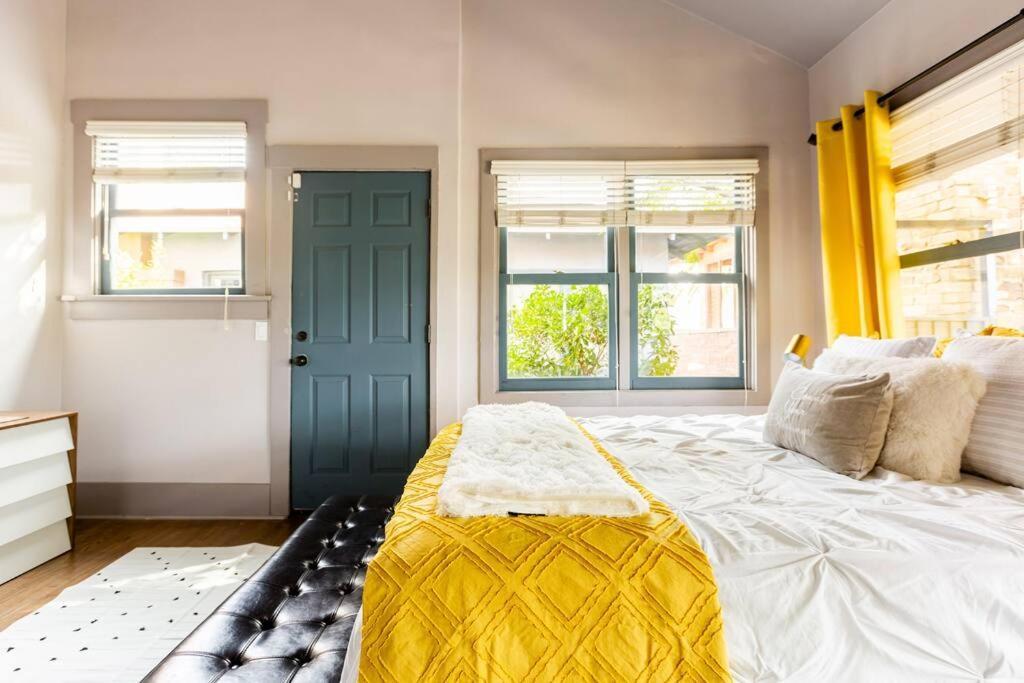 2Br Home W Parking Downtown Charm In Full Bloom! 土桑 外观 照片