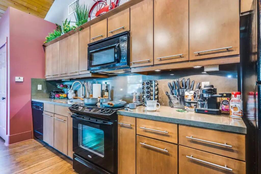 2Br Home W Parking Downtown Charm In Full Bloom! 土桑 外观 照片