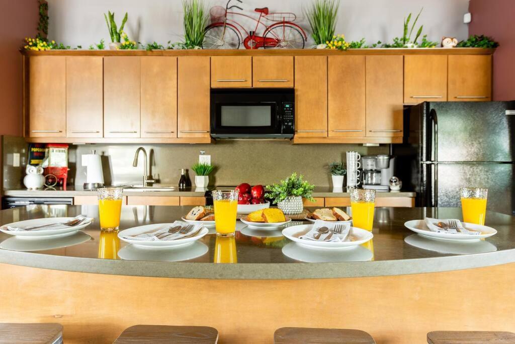2Br Home W Parking Downtown Charm In Full Bloom! 土桑 外观 照片