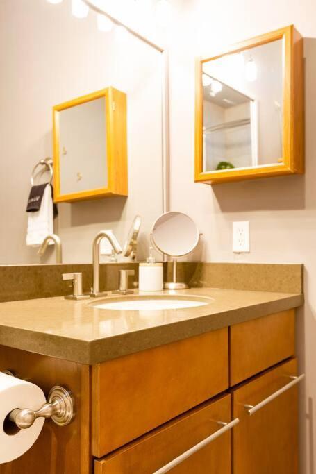2Br Home W Parking Downtown Charm In Full Bloom! 土桑 外观 照片